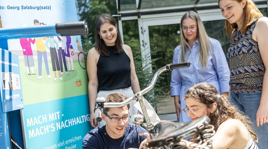 Neue Reparatursäule für Fahrräder am Nelly eingeweiht - Foto: Georg Salzburg(salz)