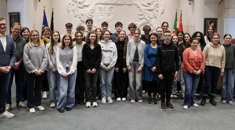 Schüler*innen aus Châlons-en-Champagne zu Gast im Rathaus