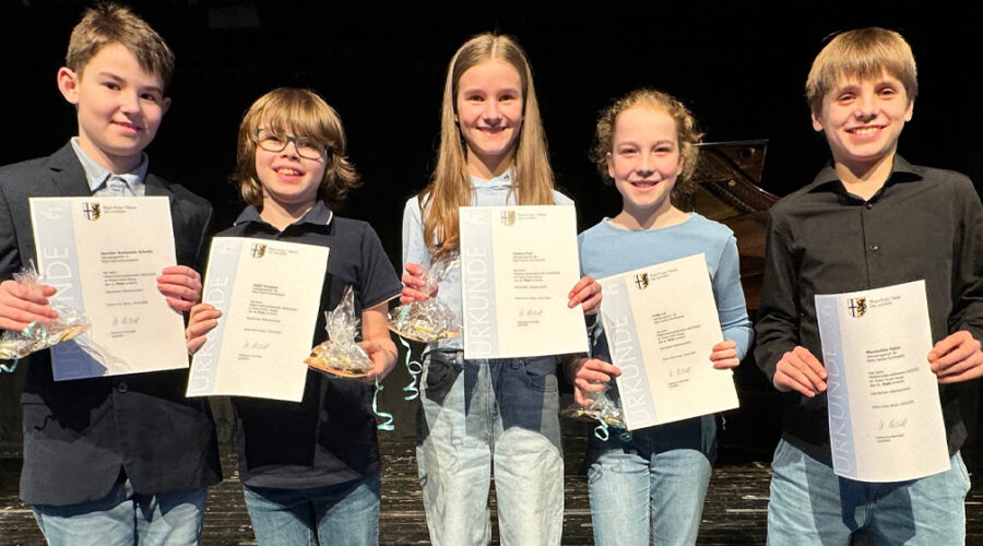 Mathematik-Wettbewerb des Rhein-Kreises Neuss: 63 Mathe-Talente ausgezeichnet